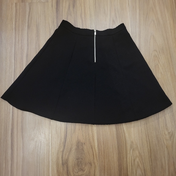 Dynamite black skater skirt size "xs" / Jupe noir à volant grandeur "xs" - Picture 2 of 8